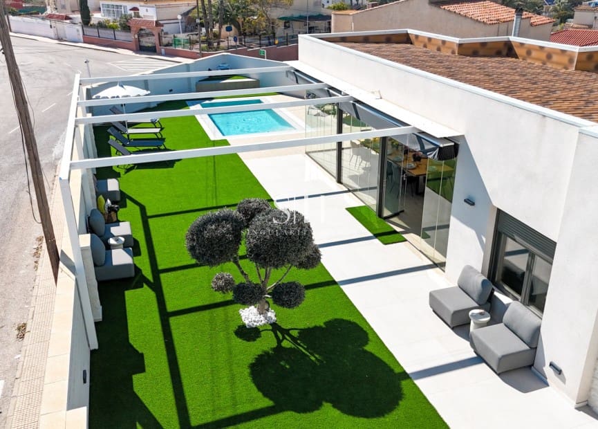 3 bedroom Villa for sale in San Fulgencio with pool garage - € 995,000 (Ref: 9689953)