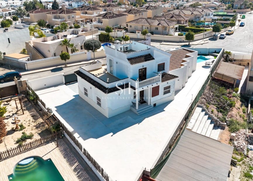 3 bedroom Villa for sale in San Fulgencio with pool garage - € 995,000 (Ref: 9689953)