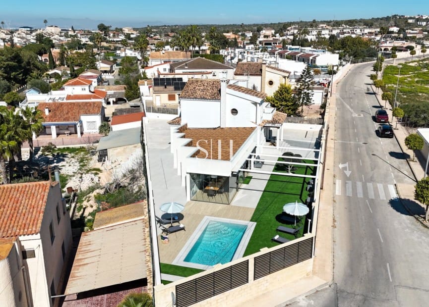 3 bedroom Villa for sale in San Fulgencio with pool garage - € 995,000 (Ref: 9689953)