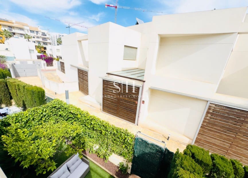 3 slaapkamer Rijtjeshuis te koop in Orihuela Costa met zwembad garage - € 375.000 (Ref: 9699912)