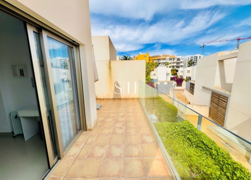 3 slaapkamer Rijtjeshuis te koop in Orihuela Costa met zwembad garage - € 375.000 (Ref: 9699912)