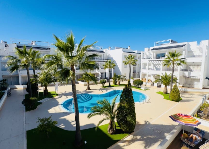 Apartamento de 2 habitaciones en La Veleta en venta con piscina garaje - 219.000 € (Ref: 9700039)