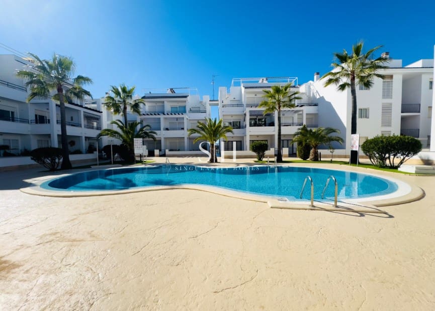 Apartamento de 2 habitaciones en La Veleta en venta con piscina garaje - 219.000 € (Ref: 9700039)