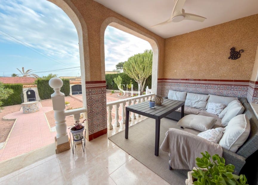 3 makuuhuone Huvila myytävänä paikassa Ciudad Quesada - 535 000 € (Ref: 9715399)