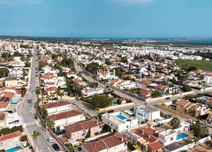 3 makuuhuone Huvila myytävänä paikassa Ciudad Quesada - 535 000 € (Ref: 9715399)