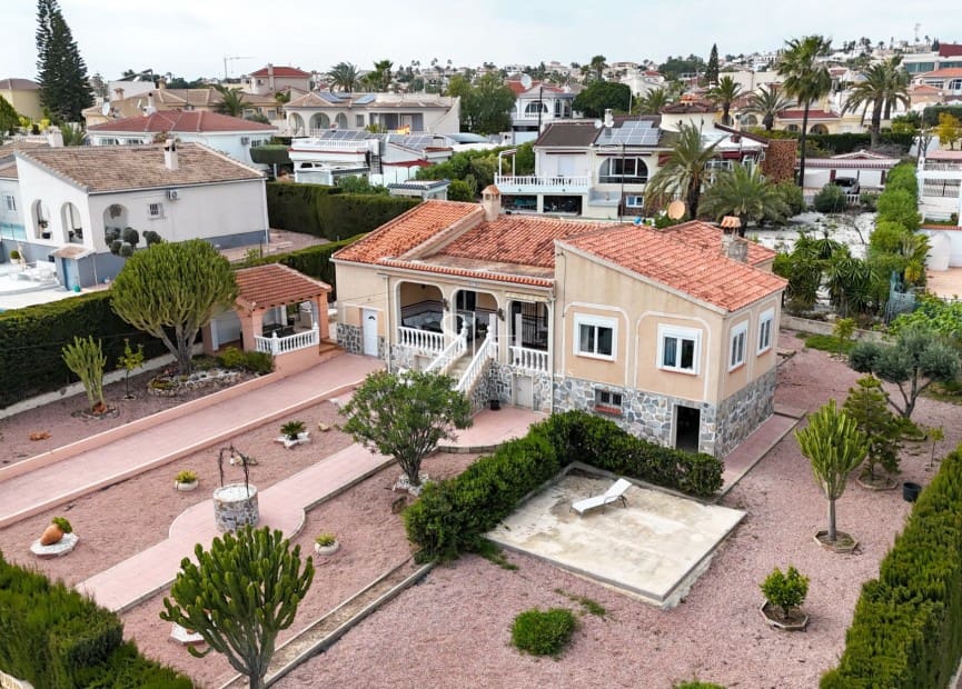 3 makuuhuone Huvila myytävänä paikassa Ciudad Quesada - 535 000 € (Ref: 9715399)