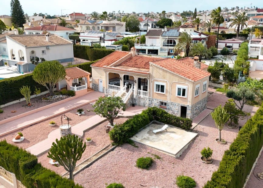 3 makuuhuone Huvila myytävänä paikassa Ciudad Quesada - 535 000 € (Ref: 9715399)