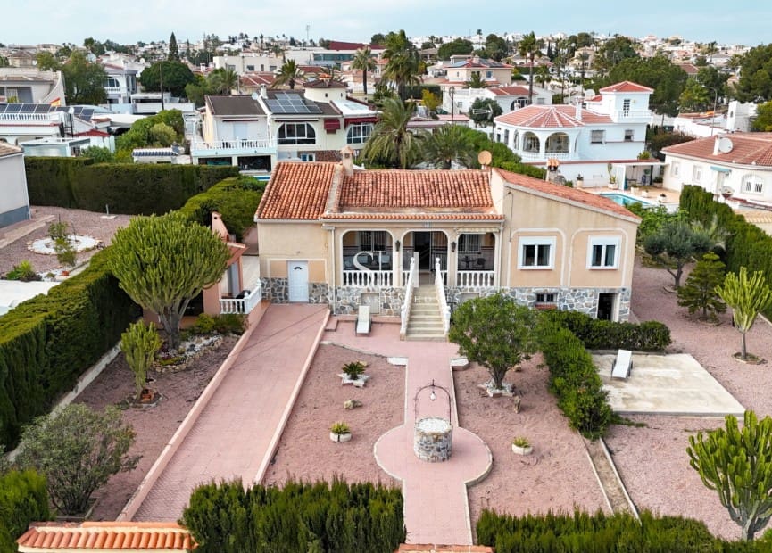 3 makuuhuone Huvila myytävänä paikassa Ciudad Quesada - 535 000 € (Ref: 9715399)