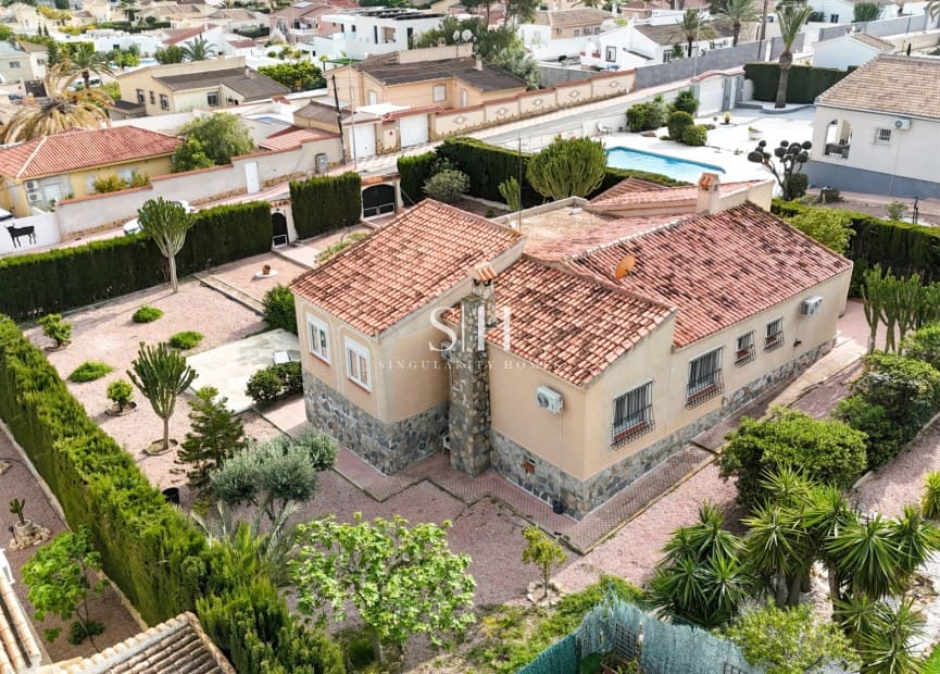 3 makuuhuone Huvila myytävänä paikassa Ciudad Quesada - 535 000 € (Ref: 9715399)