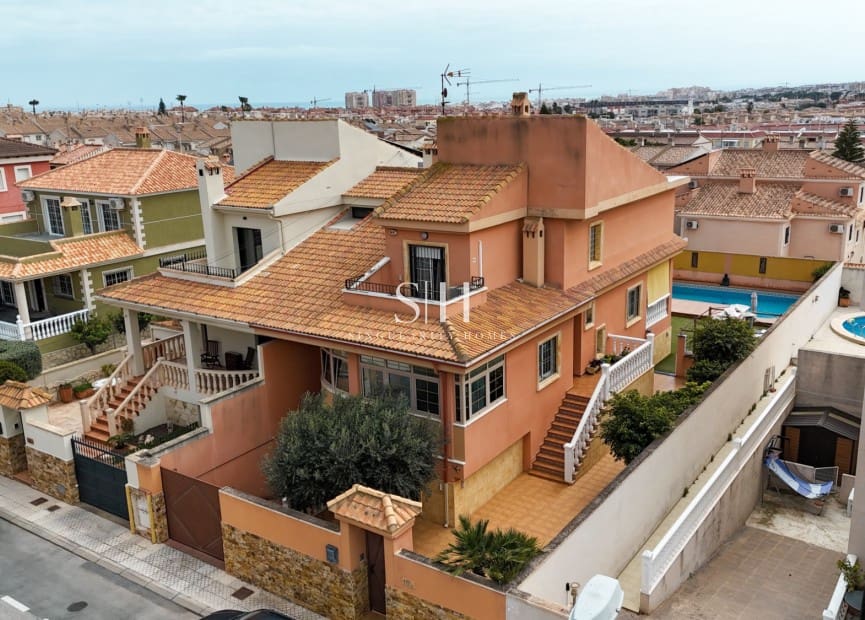 4 bedroom Villa for sale in Aguas Nuevas with pool garage - € 499,000 (Ref: 9749702)