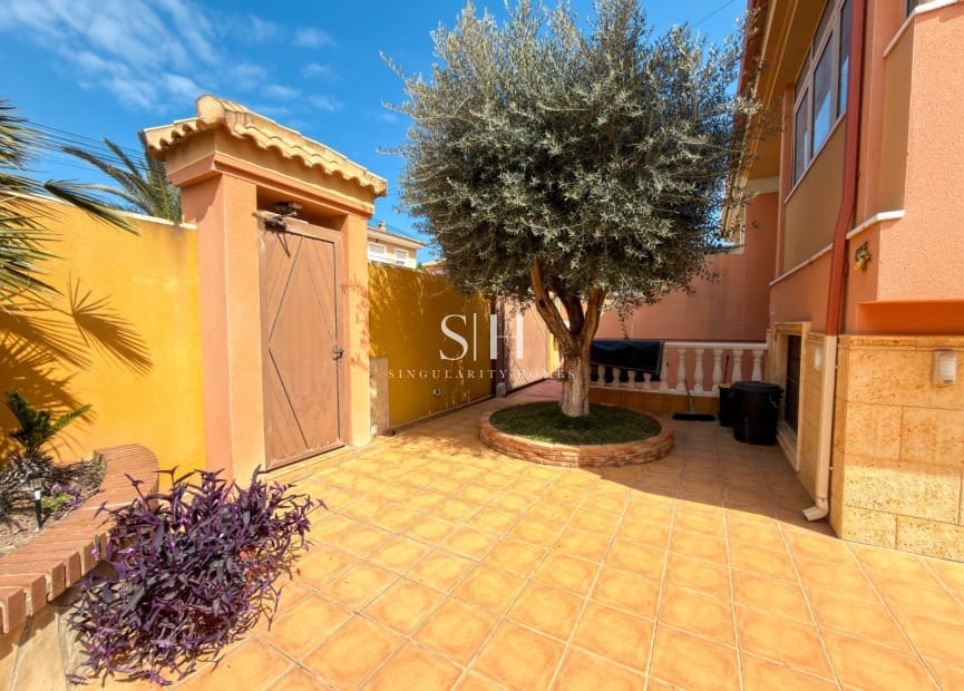 4 bedroom Villa for sale in Aguas Nuevas with pool garage - € 499,000 (Ref: 9749702)