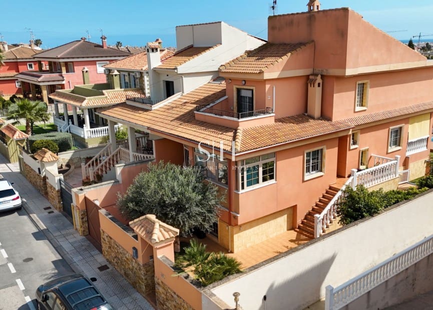 4 bedroom Villa for sale in Aguas Nuevas with pool garage - € 499,000 (Ref: 9749702)