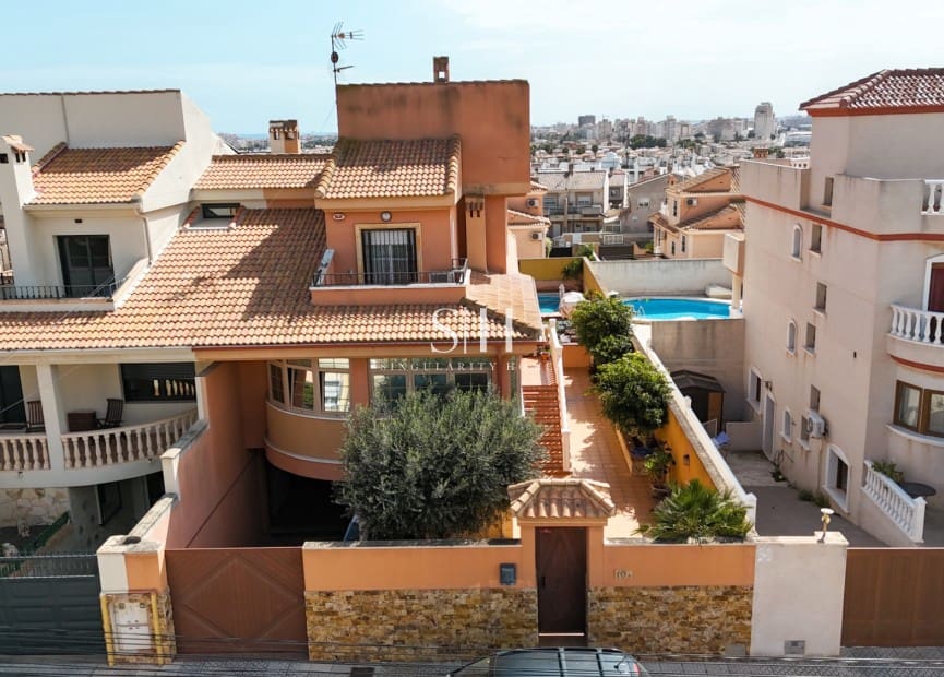 4 bedroom Villa for sale in Aguas Nuevas with pool garage - € 499,000 (Ref: 9749702)