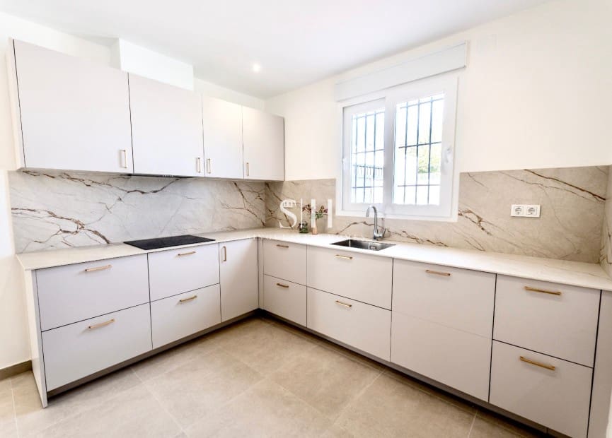 3 soverom Villa til salgs i Torrevieja med svømmebasseng - € 499 000 (Ref: 9786778)