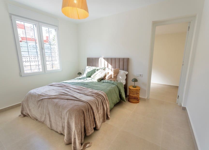 3 soverom Villa til salgs i Torrevieja med svømmebasseng - € 499 000 (Ref: 9786778)