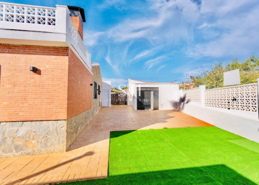 3 soverom Villa til salgs i Torrevieja med svømmebasseng - € 499 000 (Ref: 9786778)