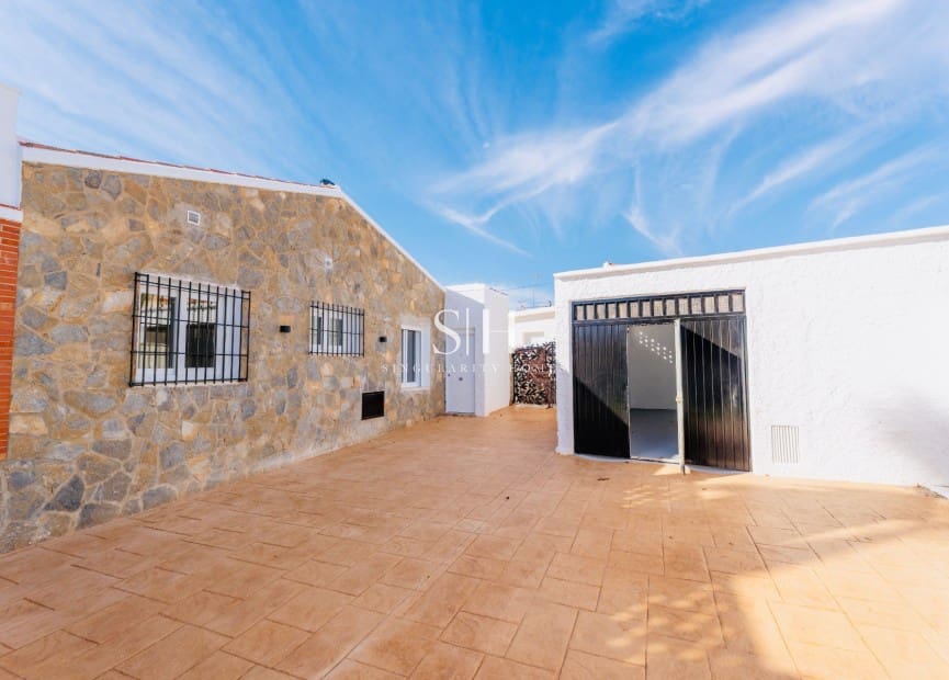3 soverom Villa til salgs i Torrevieja med svømmebasseng - € 499 000 (Ref: 9786778)