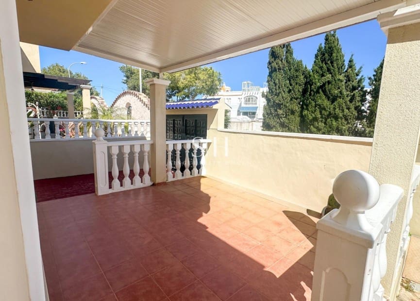3 soveværelse Villa til salg i San Miguel de Salinas med swimmingpool - € 345.000 (Ref: 9793727)