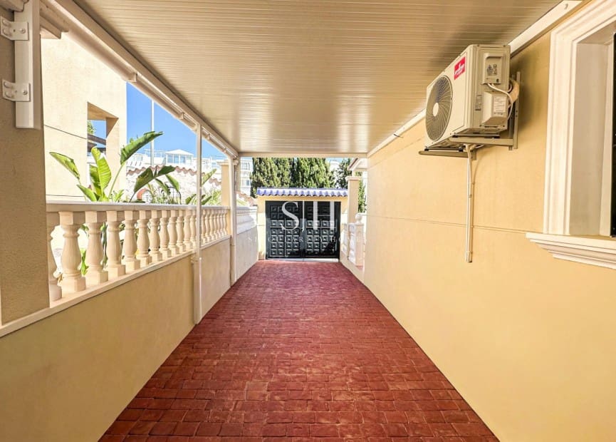 3 soveværelse Villa til salg i San Miguel de Salinas med swimmingpool - € 345.000 (Ref: 9793727)