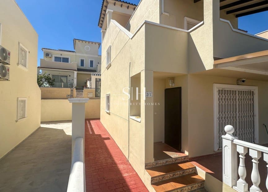 3 soveværelse Villa til salg i San Miguel de Salinas med swimmingpool - € 345.000 (Ref: 9793727)