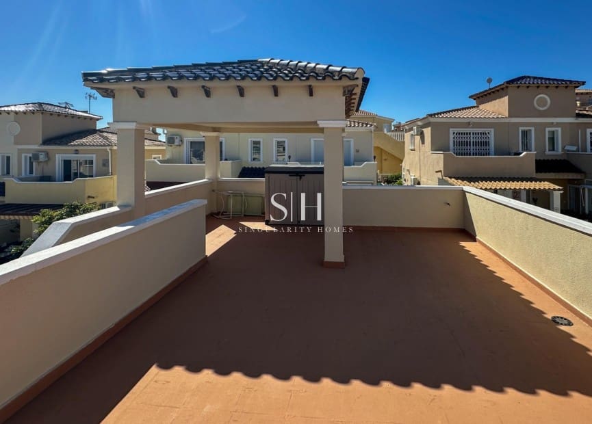 3 soveværelse Villa til salg i San Miguel de Salinas med swimmingpool - € 345.000 (Ref: 9793727)