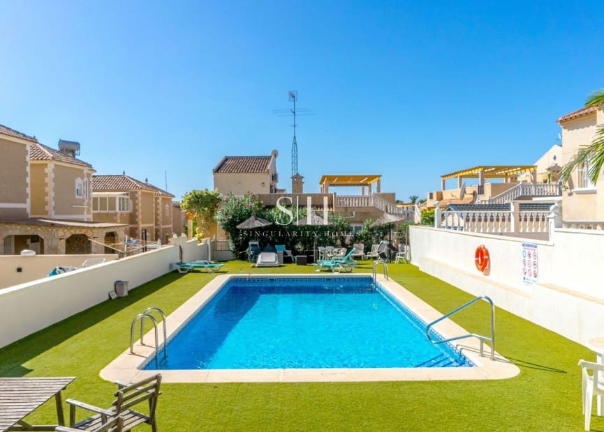 3 soveværelse Villa til salg i San Miguel de Salinas med swimmingpool - € 345.000 (Ref: 9793727)