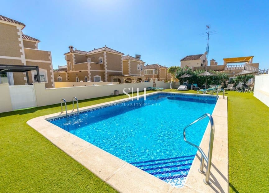 3 soveværelse Villa til salg i San Miguel de Salinas med swimmingpool - € 345.000 (Ref: 9793727)