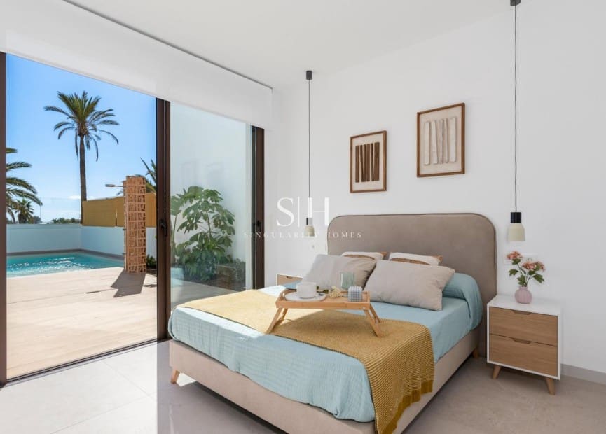 3 soverom Villa til salgs i Los Alcazares med svømmebasseng - € 565 000 (Ref: 9804009)