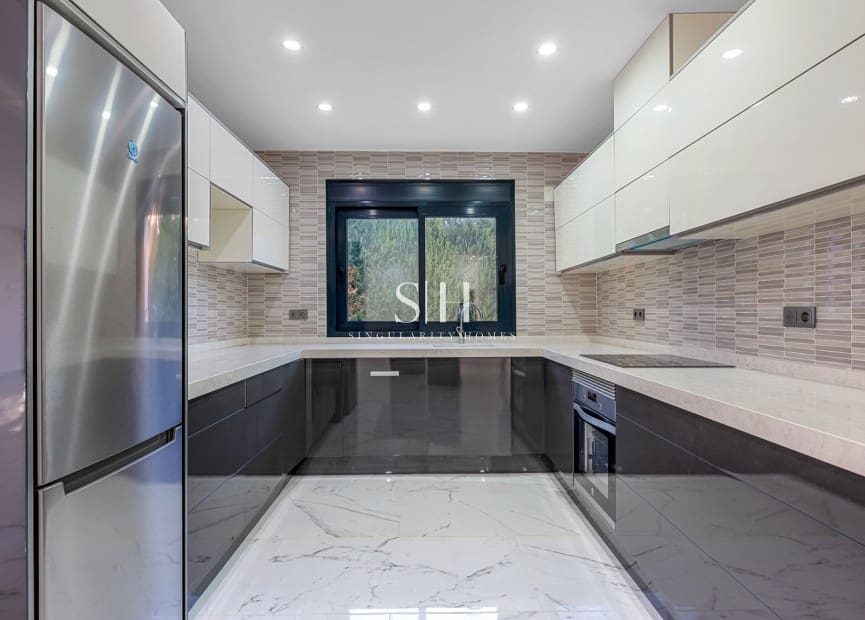 4 sypialnia Willa na sprzedaż w Campoamor z basenem - 985 000 € (Ref: 9804011)