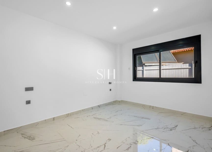 4 sypialnia Willa na sprzedaż w Campoamor z basenem - 985 000 € (Ref: 9804011)