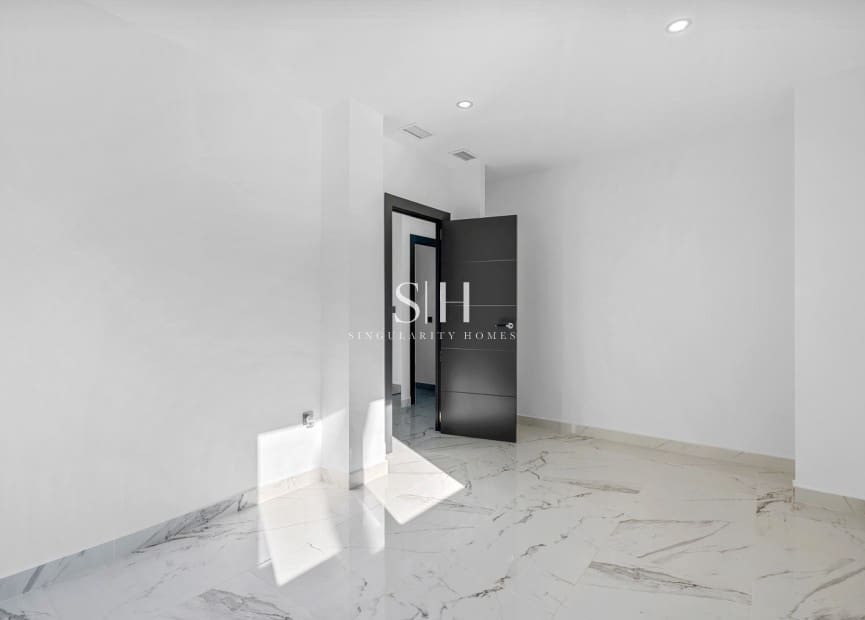 4 sypialnia Willa na sprzedaż w Campoamor z basenem - 985 000 € (Ref: 9804011)