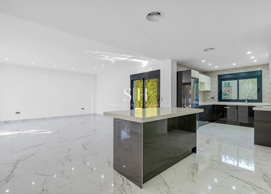 4 sypialnia Willa na sprzedaż w Campoamor z basenem - 985 000 € (Ref: 9804011)