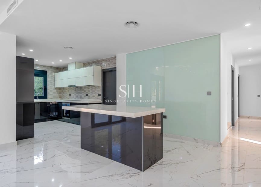 4 sypialnia Willa na sprzedaż w Campoamor z basenem - 985 000 € (Ref: 9804011)