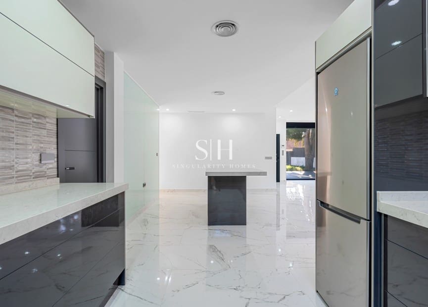 4 sypialnia Willa na sprzedaż w Campoamor z basenem - 985 000 € (Ref: 9804011)