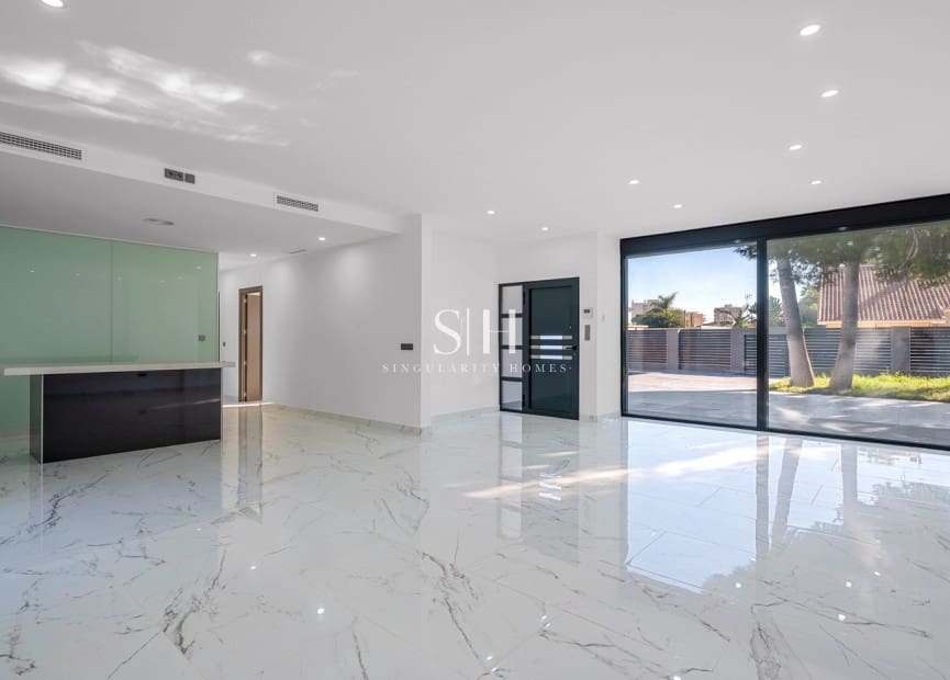 4 sypialnia Willa na sprzedaż w Campoamor z basenem - 985 000 € (Ref: 9804011)