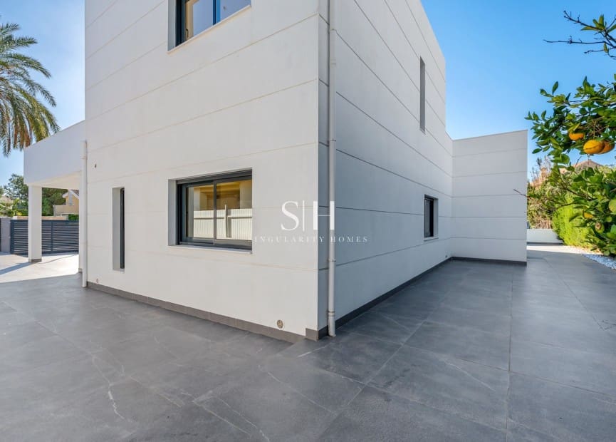 4 sypialnia Willa na sprzedaż w Campoamor z basenem - 985 000 € (Ref: 9804011)