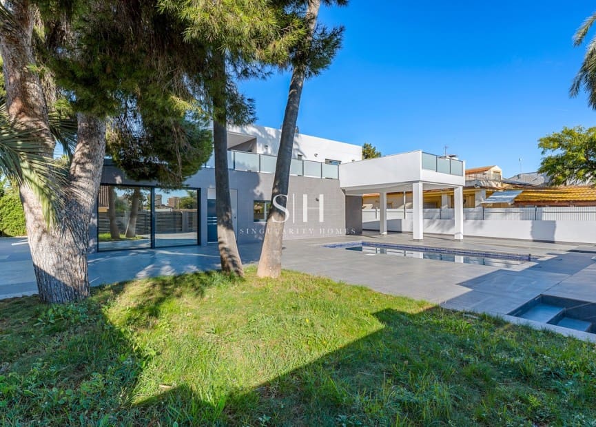 4 sypialnia Willa na sprzedaż w Campoamor z basenem - 985 000 € (Ref: 9804011)