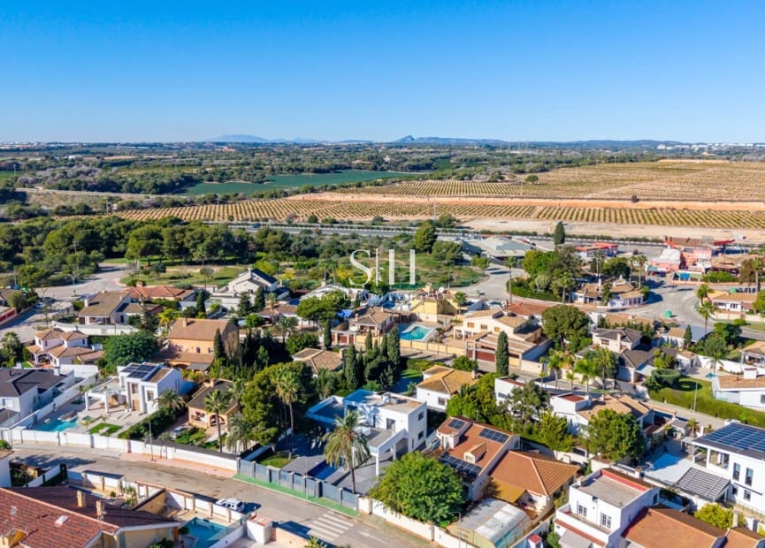 4 sypialnia Willa na sprzedaż w Campoamor z basenem - 985 000 € (Ref: 9804011)