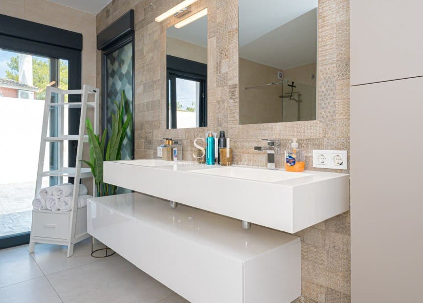 5 soverom Villa til salgs i San Fulgencio med svømmebasseng - € 795 000 (Ref: 9804013)