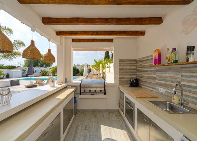 5 bedroom Villa for sale in San Fulgencio with pool - € 795,000 (Ref: 9804013)