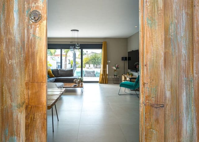 5 bedroom Villa for sale in San Fulgencio with pool - € 795,000 (Ref: 9804013)