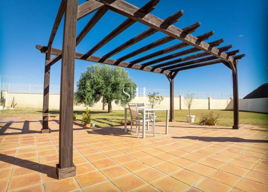 Chalet de 5 habitaciones en El Valle Golf Resort en venta con piscina - 750.000 € (Ref: 9804015)