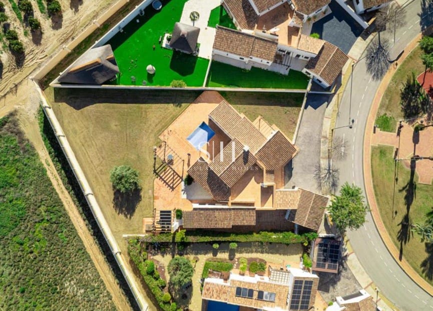 Chalet de 5 habitaciones en El Valle Golf Resort en venta con piscina - 750.000 € (Ref: 9804015)