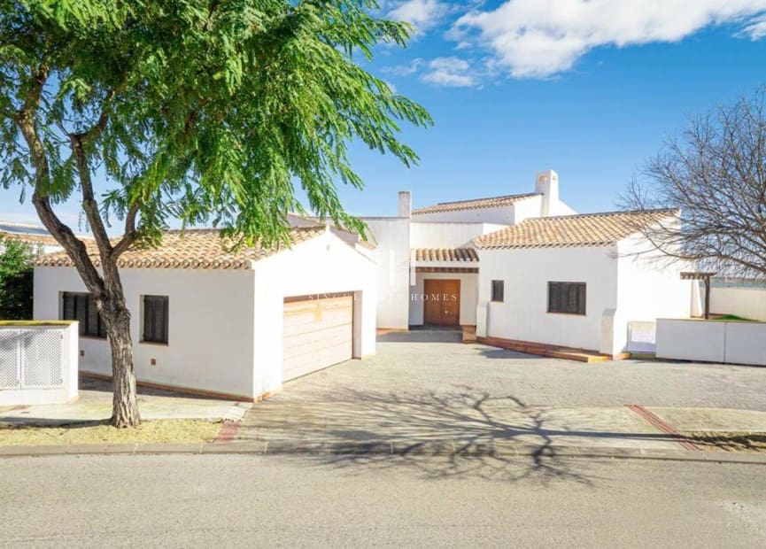 Chalet de 5 habitaciones en El Valle Golf Resort en venta con piscina - 750.000 € (Ref: 9804015)