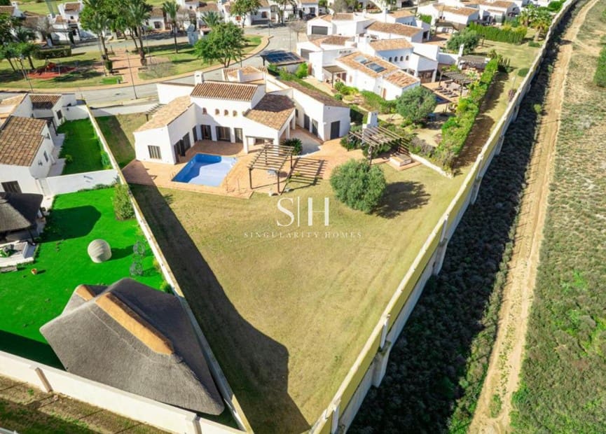 Chalet de 5 habitaciones en El Valle Golf Resort en venta con piscina - 750.000 € (Ref: 9804015)