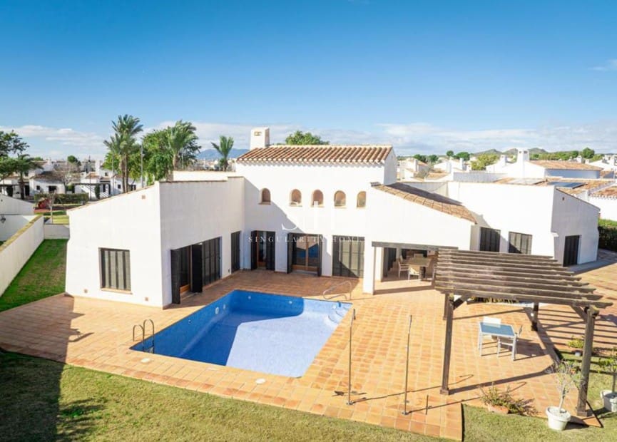 Chalet de 5 habitaciones en El Valle Golf Resort en venta con piscina - 750.000 € (Ref: 9804015)