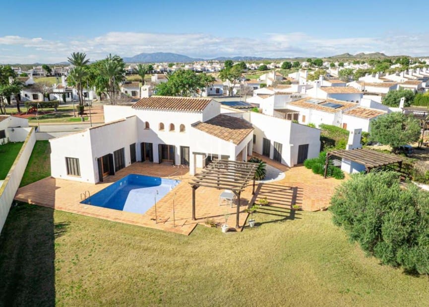 Chalet de 5 habitaciones en El Valle Golf Resort en venta con piscina - 750.000 € (Ref: 9804015)