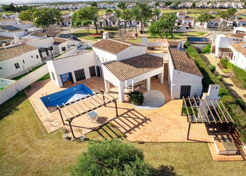 Chalet de 5 habitaciones en El Valle Golf Resort en venta con piscina - 750.000 € (Ref: 9804015)