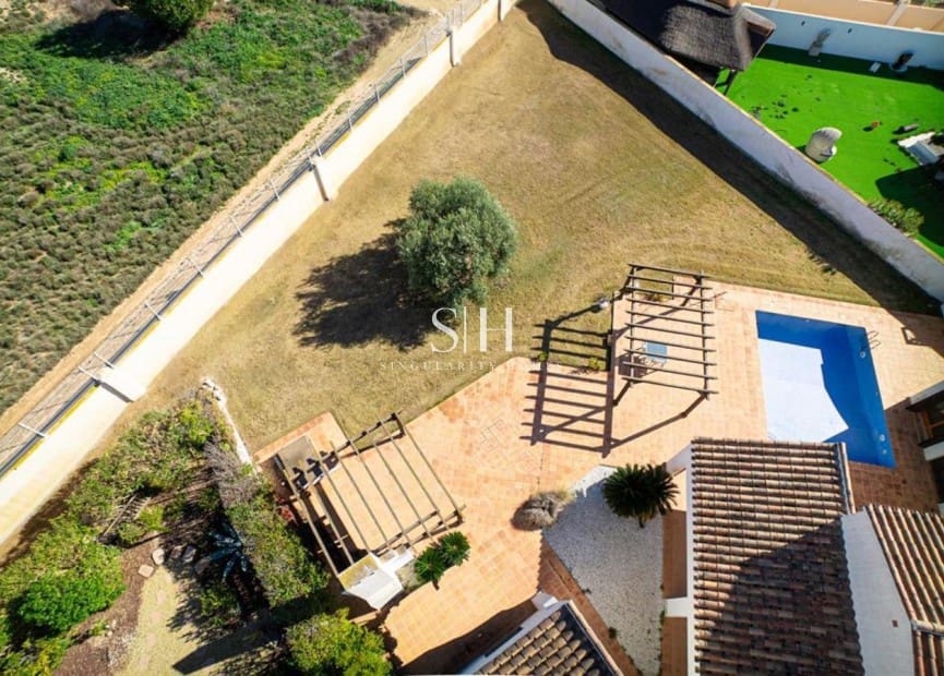 Chalet de 5 habitaciones en El Valle Golf Resort en venta con piscina - 750.000 € (Ref: 9804015)