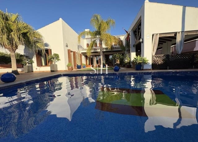 3 soveværelse Villa til salg i El Valle Golf Resort, Murcia by med swimmingpool - € 750.000 (Ref: 9804016)